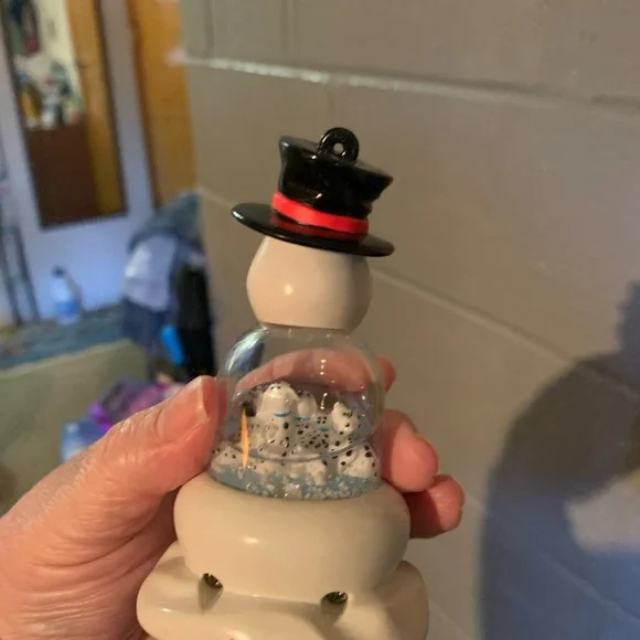 Vintage McDonald’s 101 Dalmatians Snow Dome with Red Packaging - Picture 5 of 7